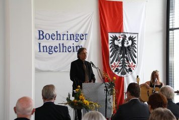 Dr. Ralph Albrecht auf einer Eröffnungsfeier